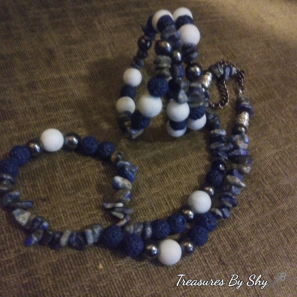 Necklace and memory wire bracelet - Picture 5 of 5